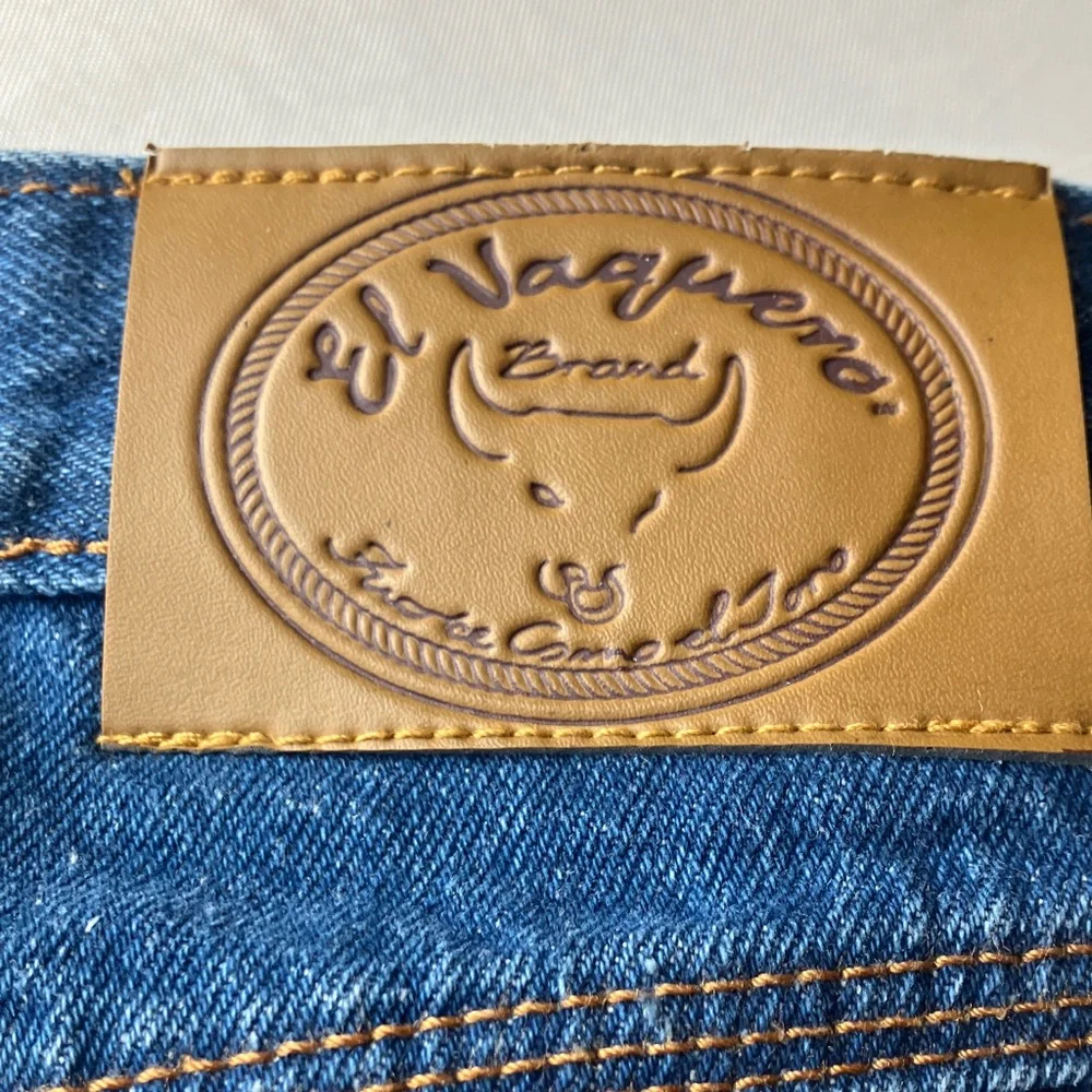 El Vaquero Jeans Co. Style 333 Men's Relaxed Fit 36x30 – Western Bull Logo Patch